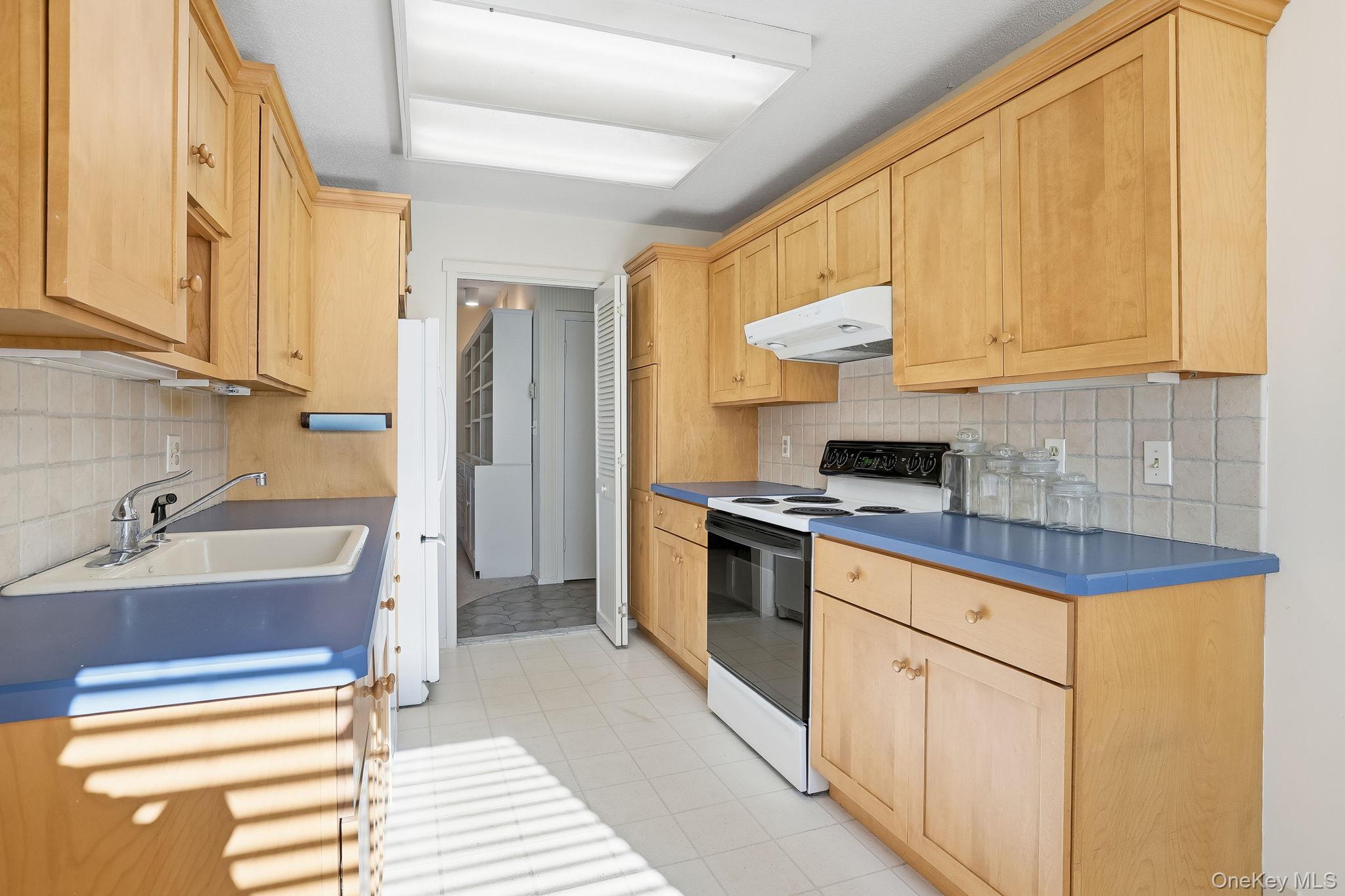 #12 photo, 140 Heritage Hills, Somers , NY 10589