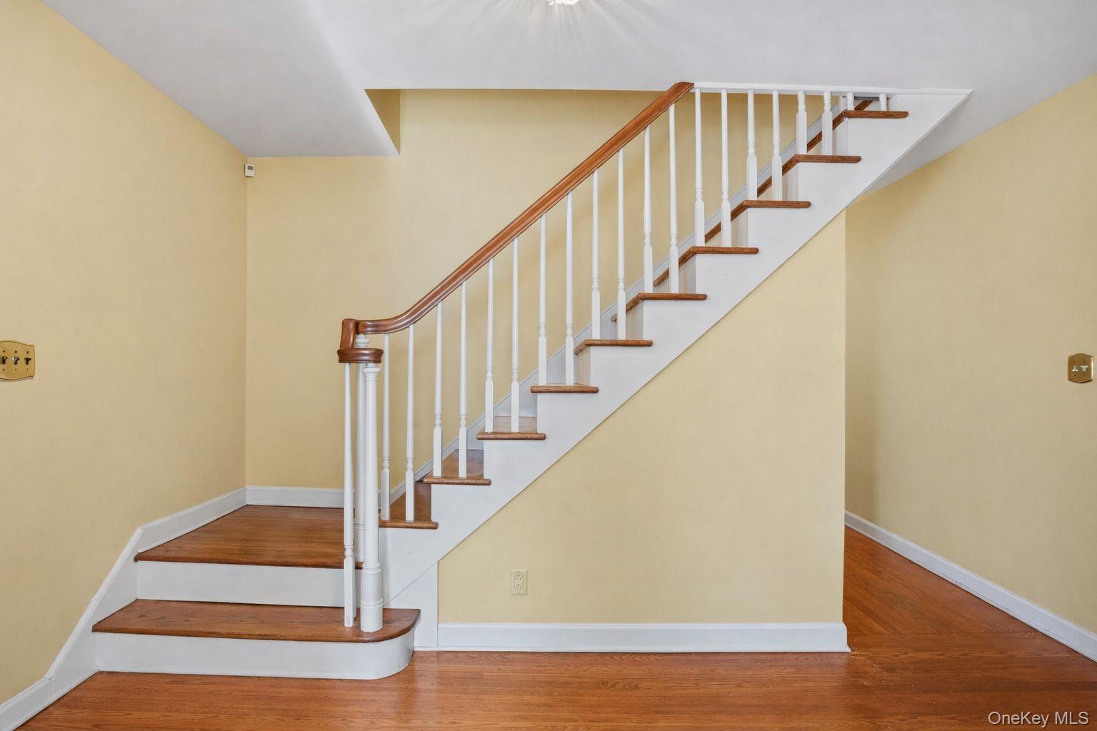 #2 photo, 1 Village Lane, Bronxville , NY 10708