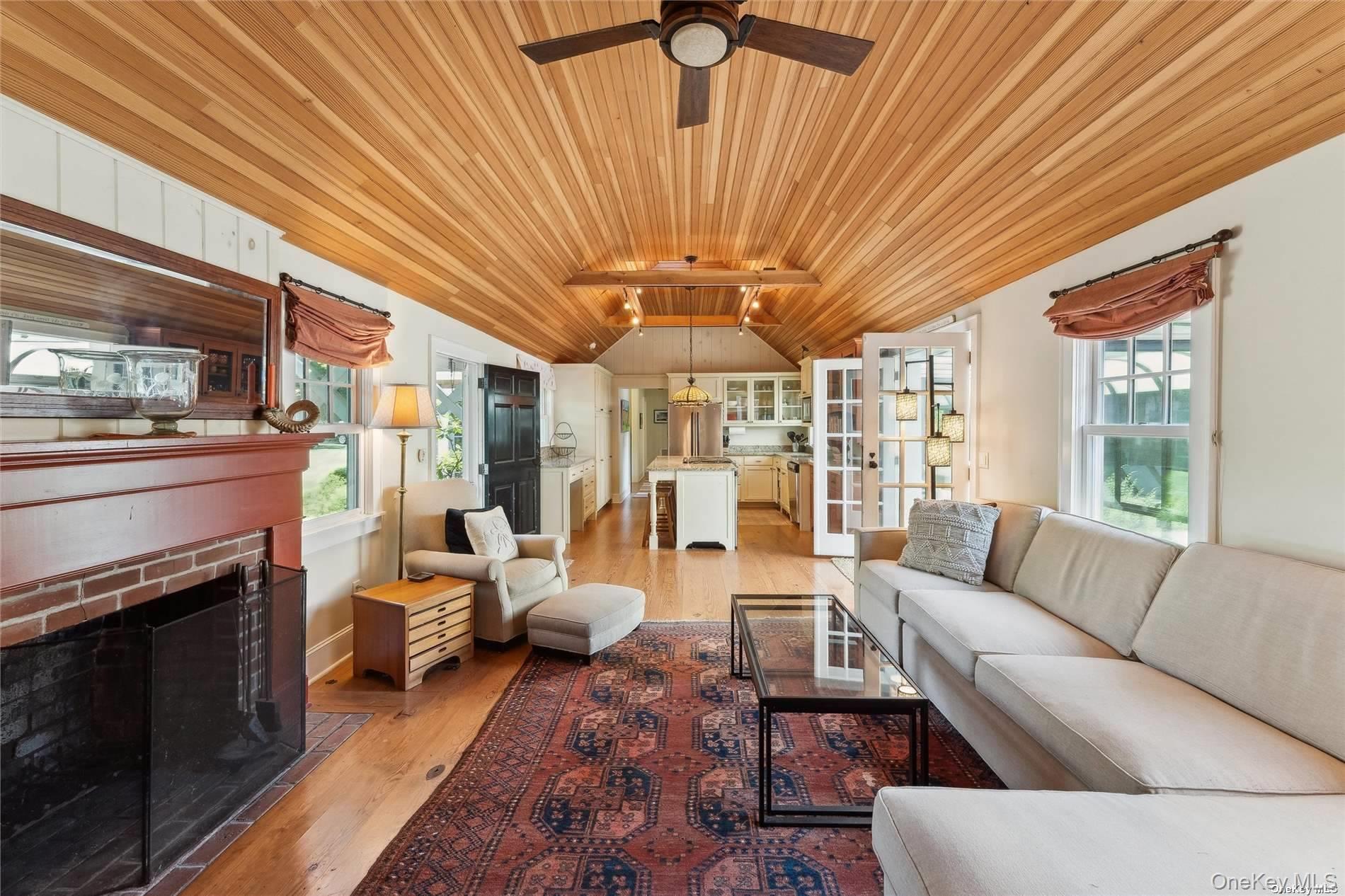 #7 photo, 695 Main Street, Westhampton Beach , NY 11978