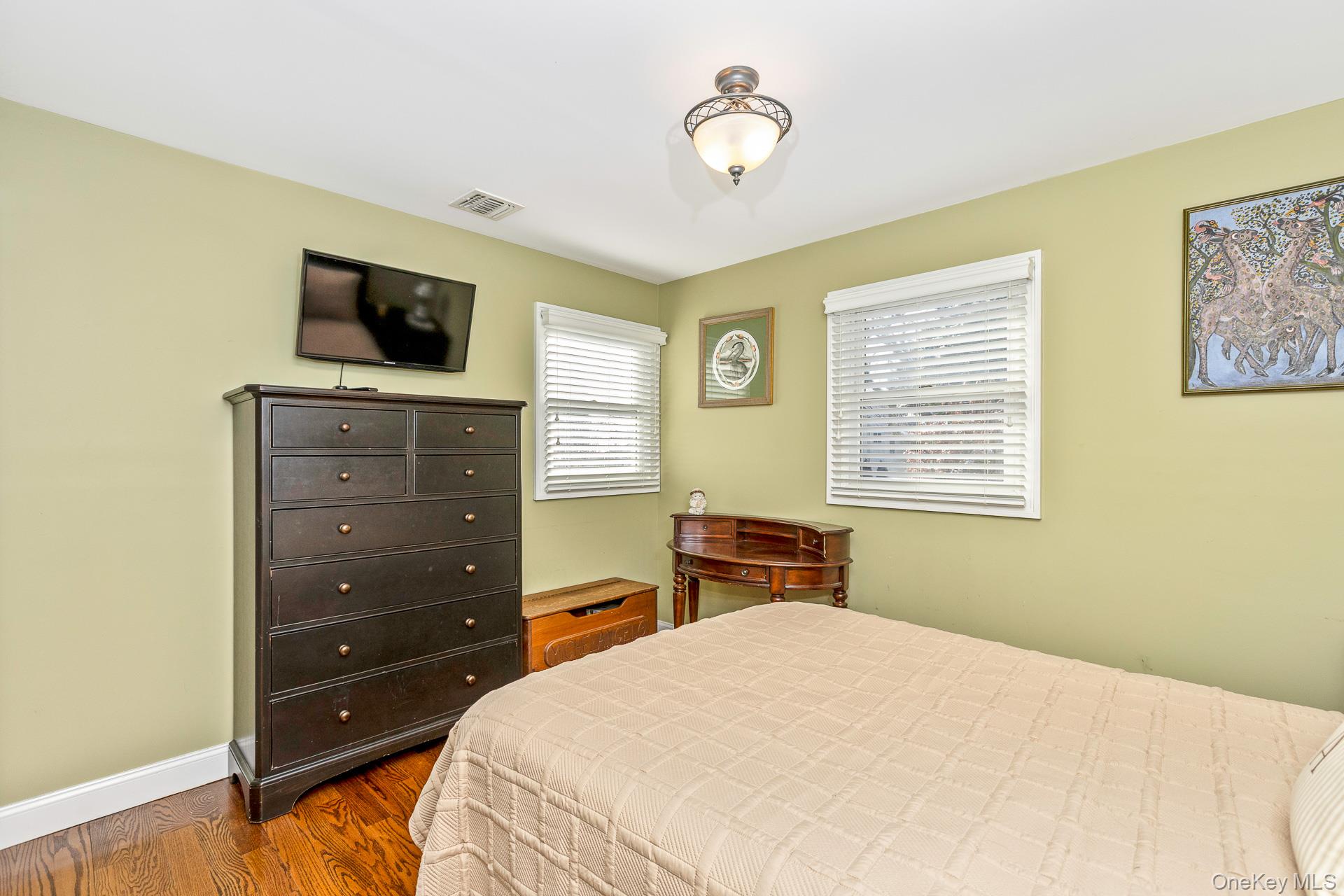 #19 photo, 110 Thornwood Road, Massapequa Park , NY 11762