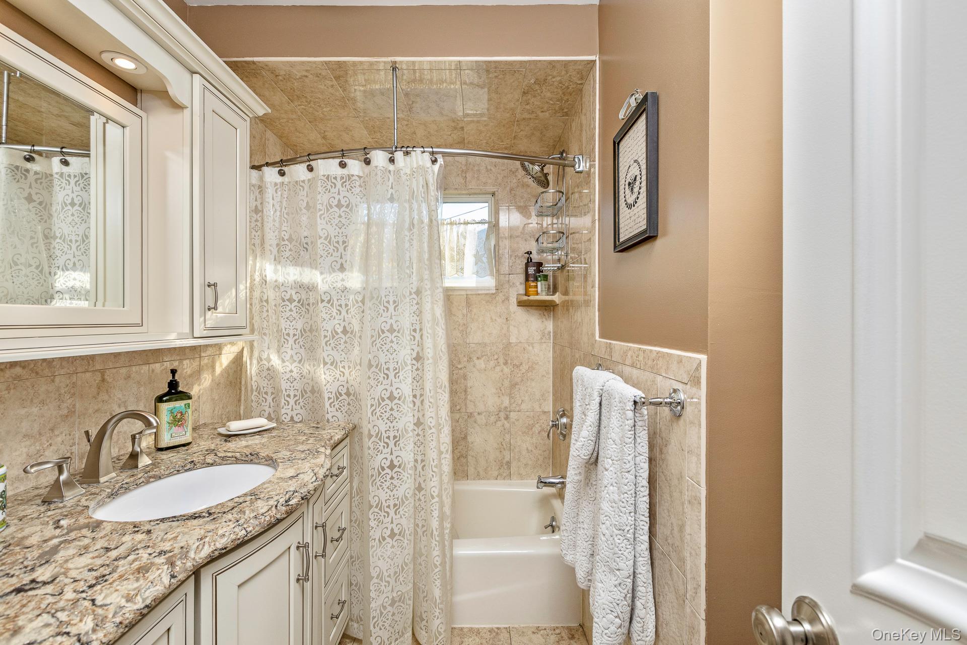 #20 photo, 110 Thornwood Road, Massapequa Park , NY 11762