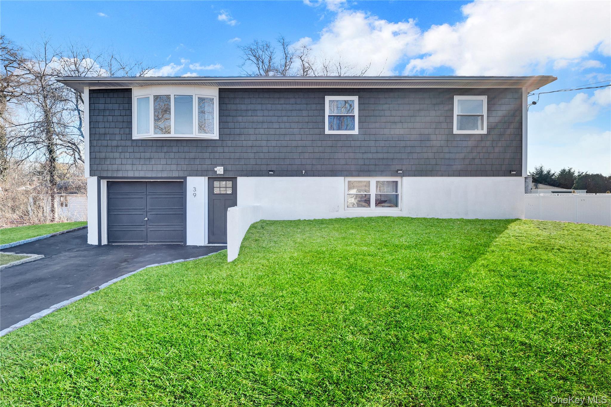 #1 photo, 39 Roosevelt Boulevard, 东长岛 East Patchogue , NY 11772