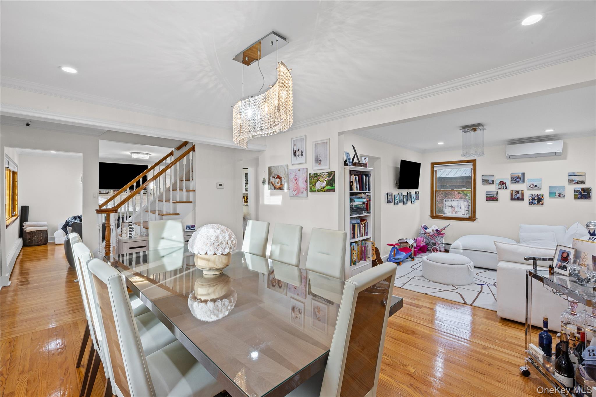 #10 photo, 8 Willow Road, New Hyde Park , NY 11040