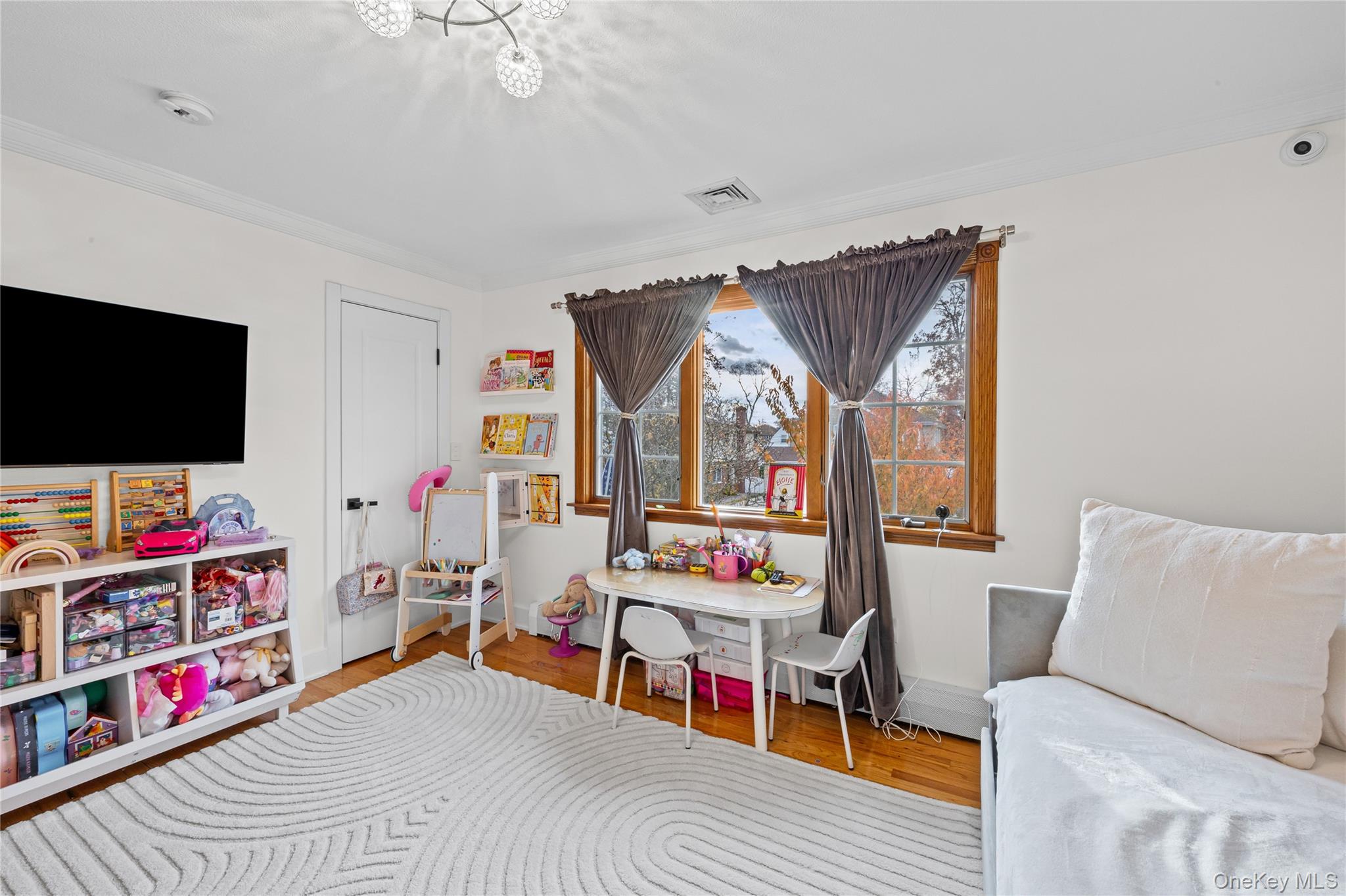 #17 photo, 8 Willow Road, New Hyde Park , NY 11040