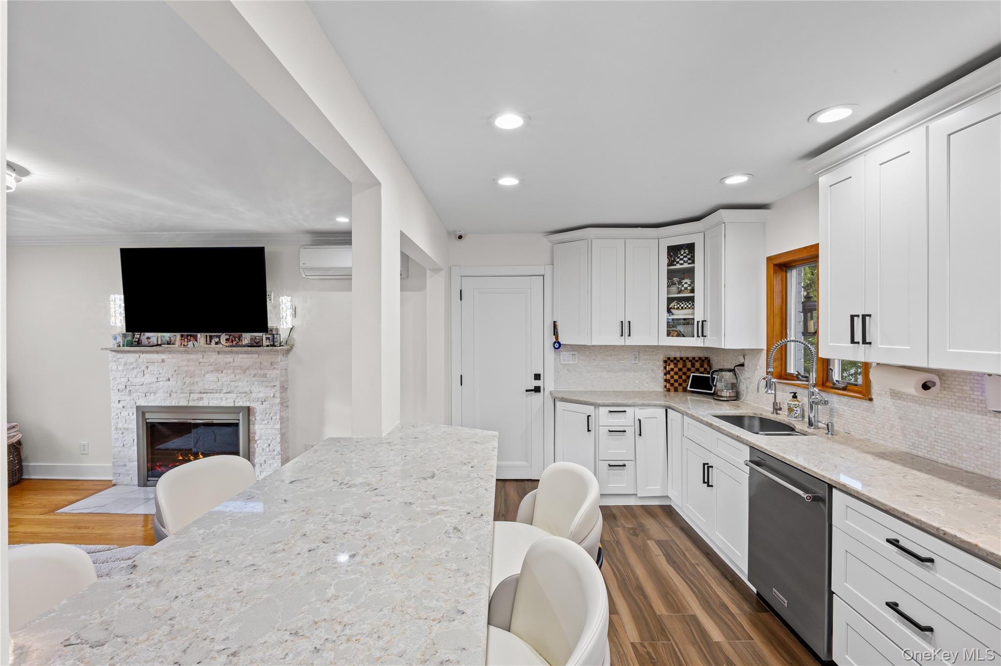 #6 photo, 8 Willow Road, New Hyde Park , NY 11040