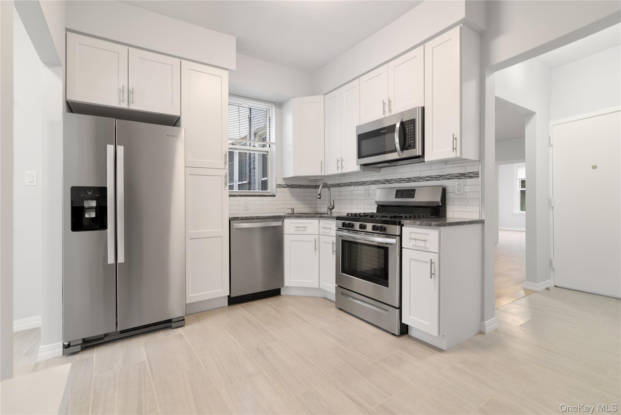 #18 photo, 2169 45th Street, Куинс ‖ Astoria , NY 11105