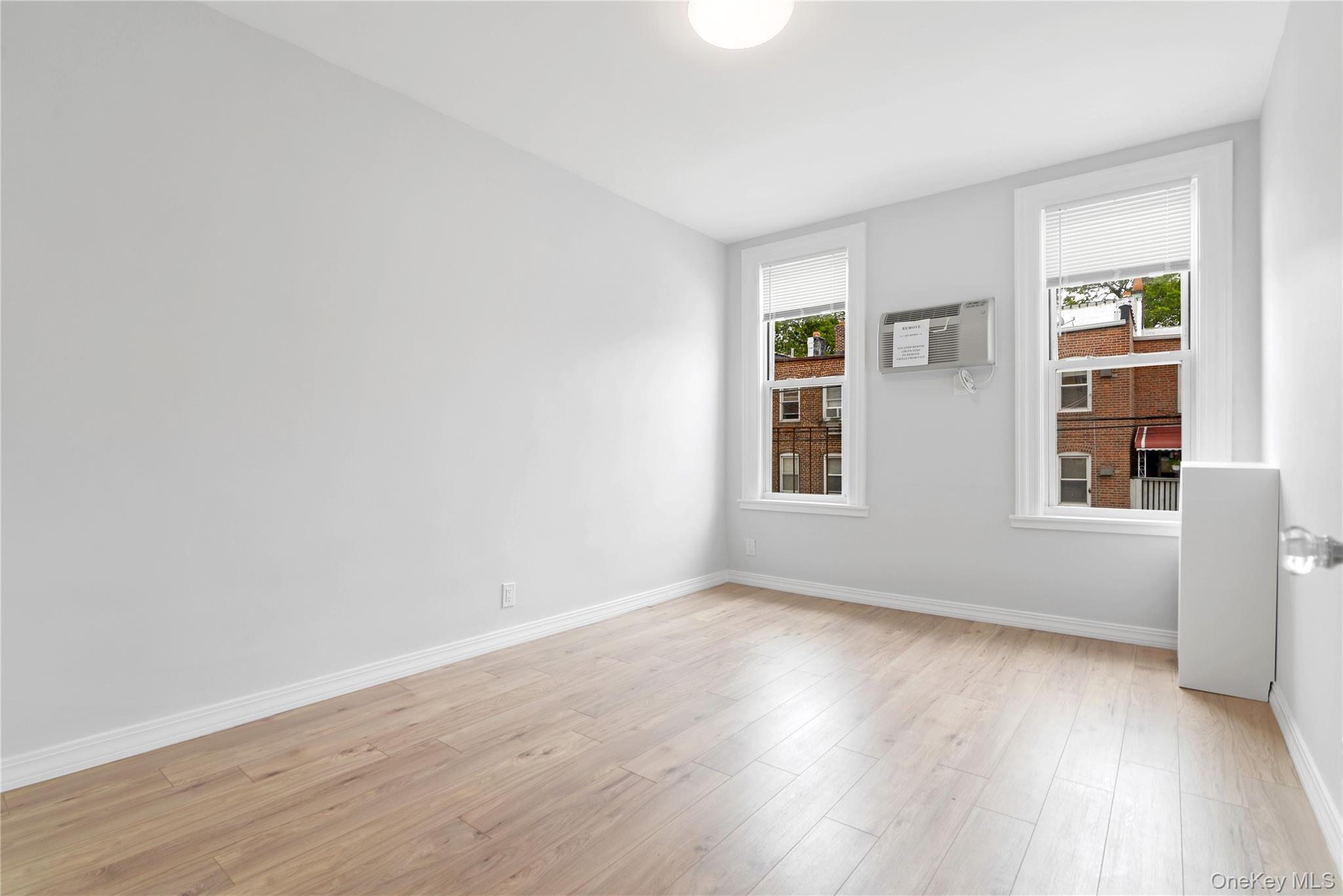 #2 photo, 2169 45th Street, Куинс ‖ Astoria , NY 11105