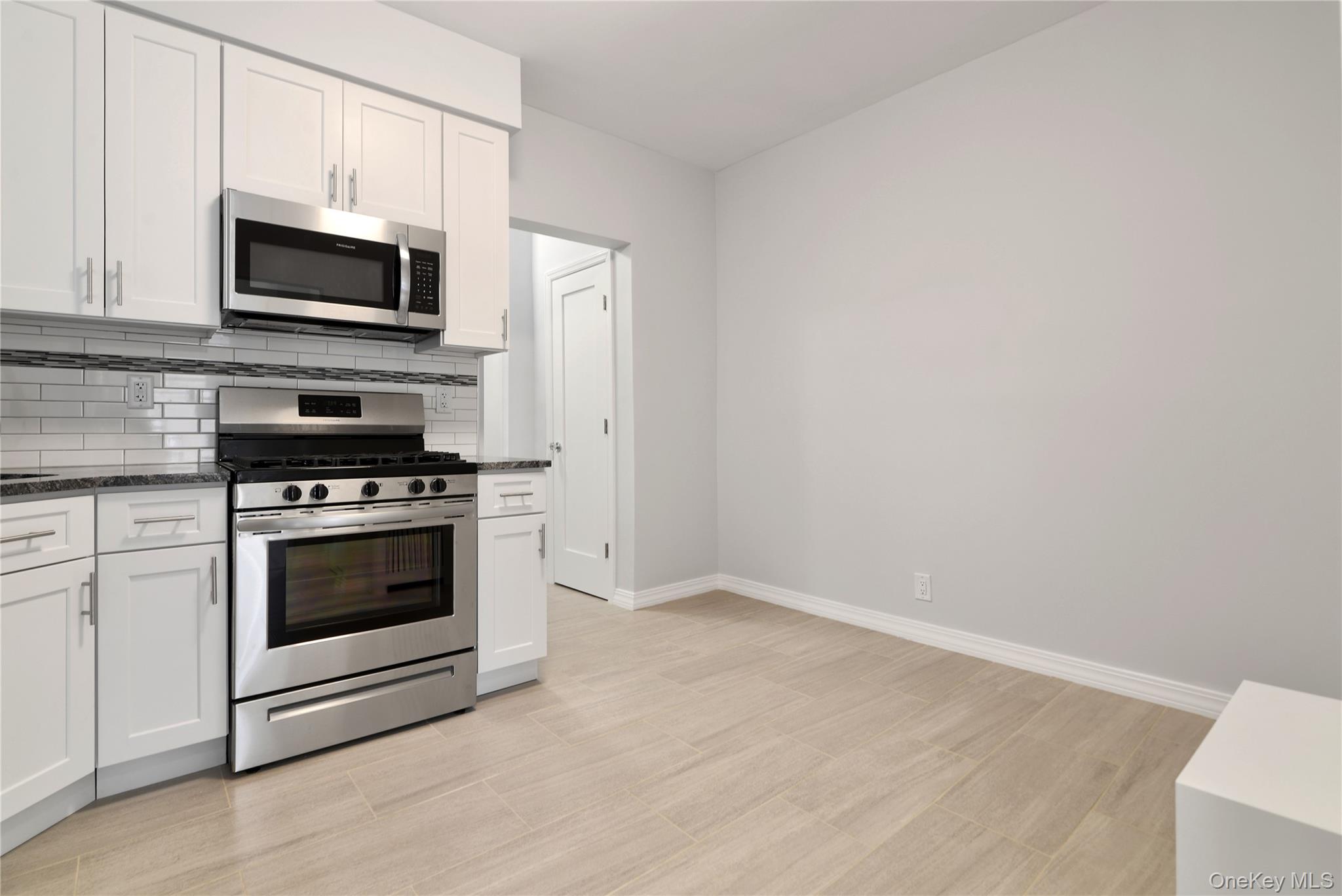 #20 photo, 2169 45th Street, Куинс ‖ Astoria , NY 11105