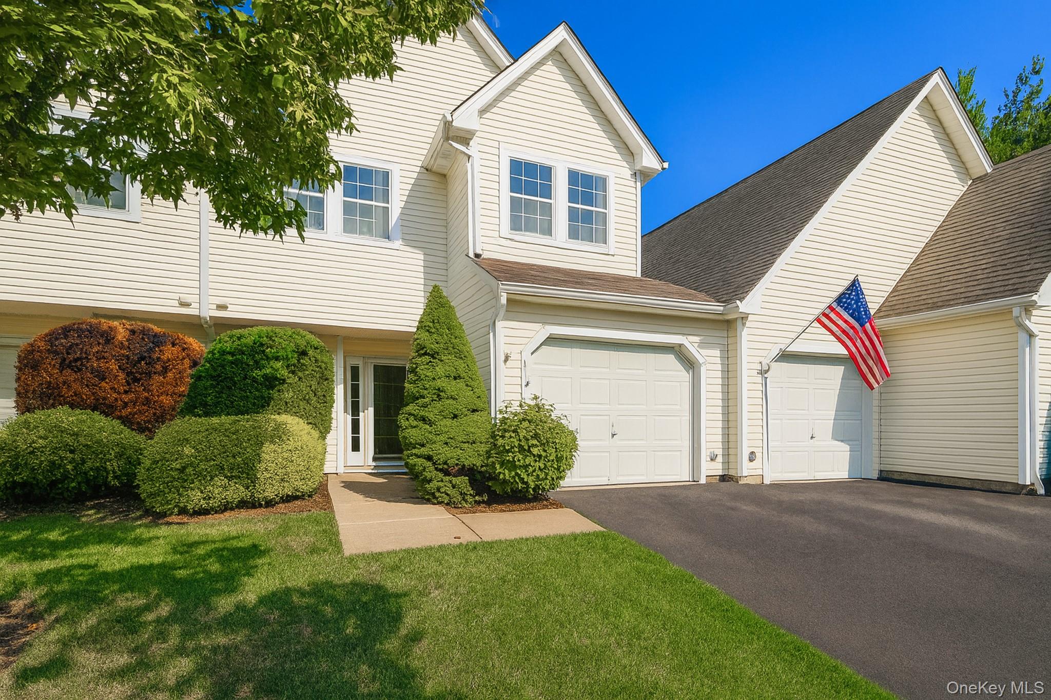 #1 photo, 139 Erin Lane, East Setauket , NY 11733