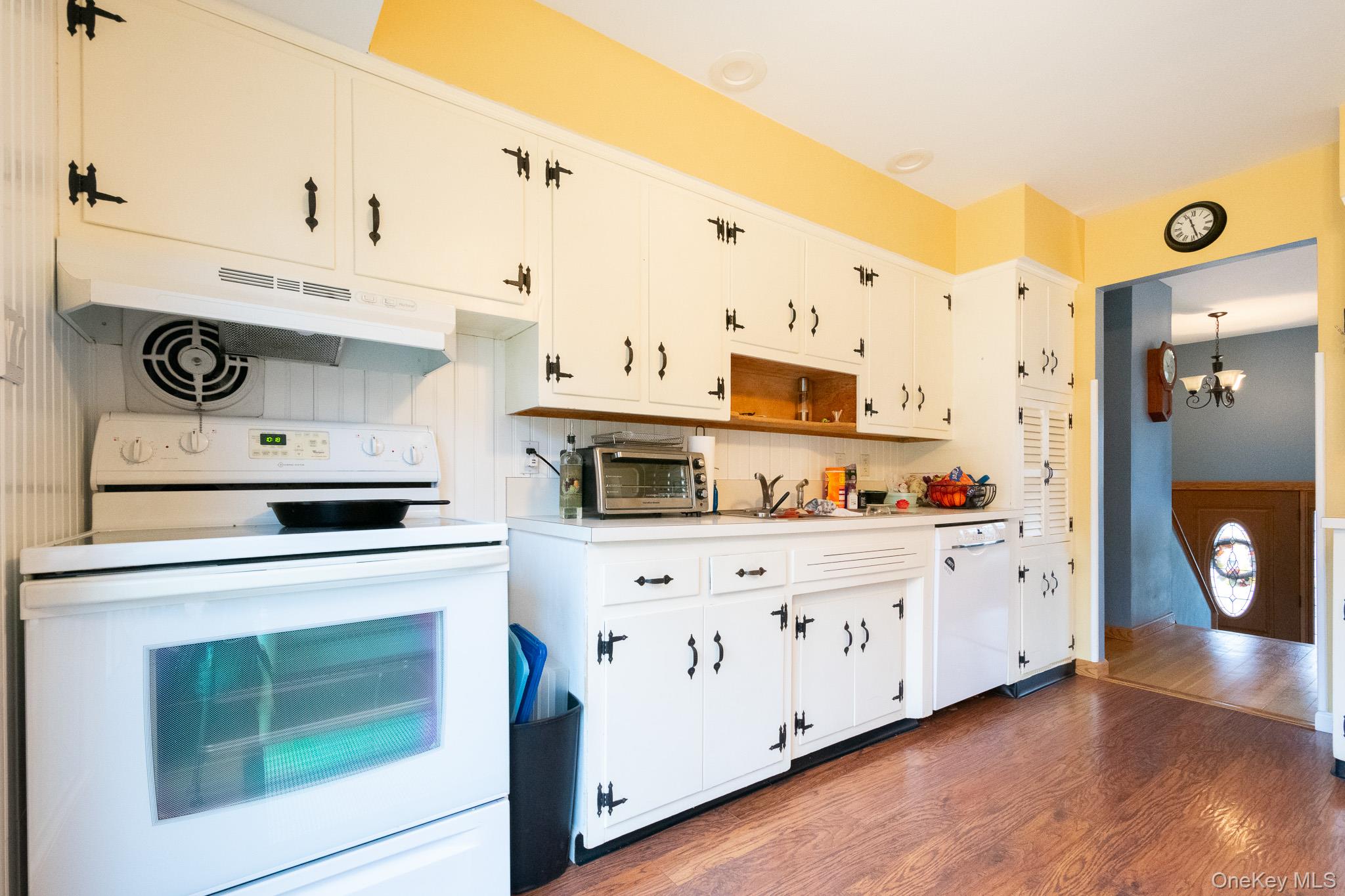 #7 photo, 4 Manchester Drive, Bethpage , NY 11714