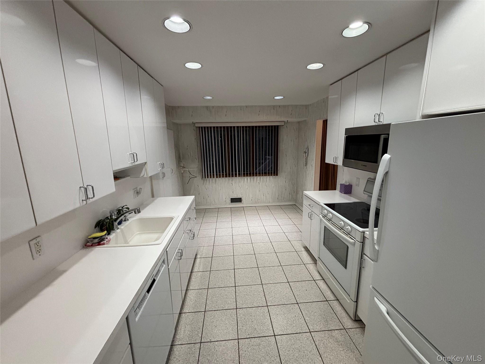 #5 photo, 348 Links Drive, Oceanside , NY 11572