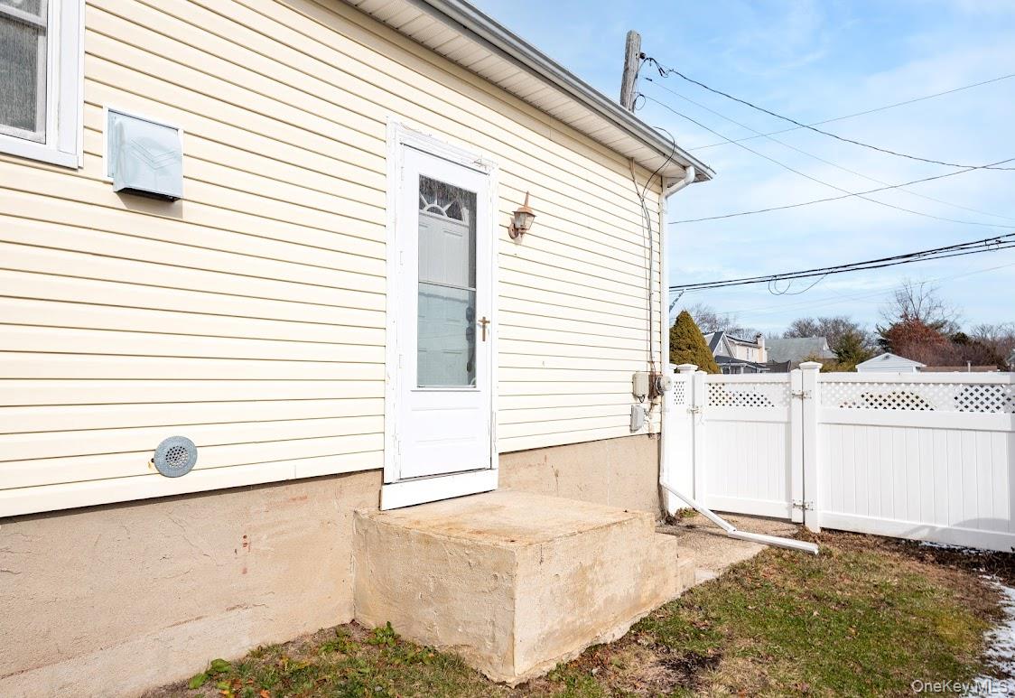 #20 photo, 385 Beacon Avenue, Lindenhurst , NY 11757