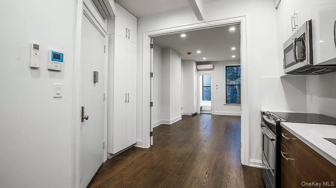 #3 photo, 167 Russell Street, ब्रुकलीन Brooklyn , NY 11222