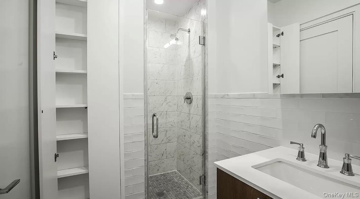 #8 photo, 167 Russell Street, ब्रुकलीन Brooklyn , NY 11222