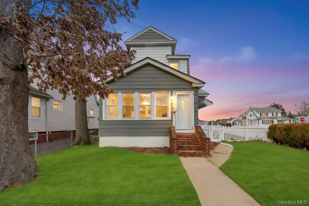 #1 photo, 17 Sapir Street, नासाउ काउंटी Valley Stream , NY 11580