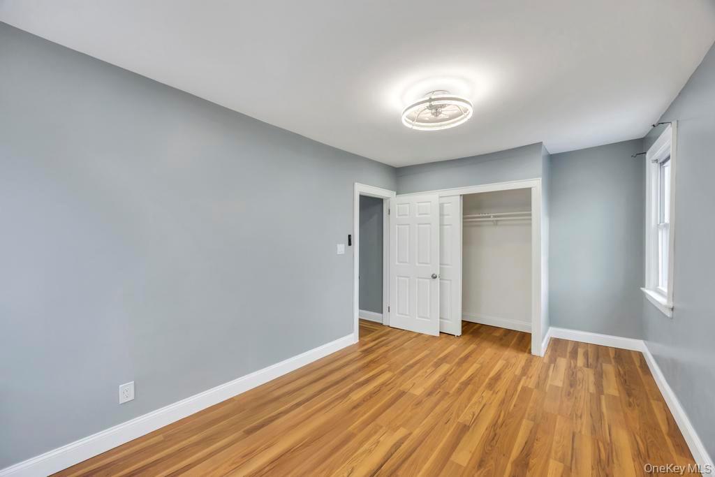 #13 photo, 17 Sapir Street, नासाउ काउंटी Valley Stream , NY 11580