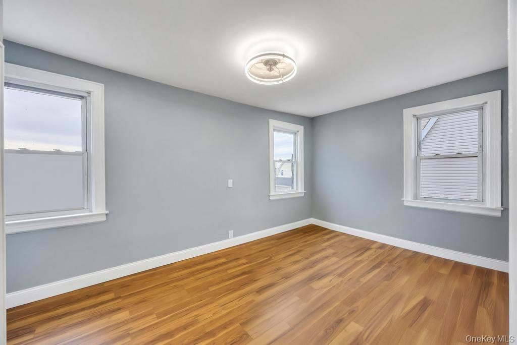 #15 photo, 17 Sapir Street, नासाउ काउंटी Valley Stream , NY 11580