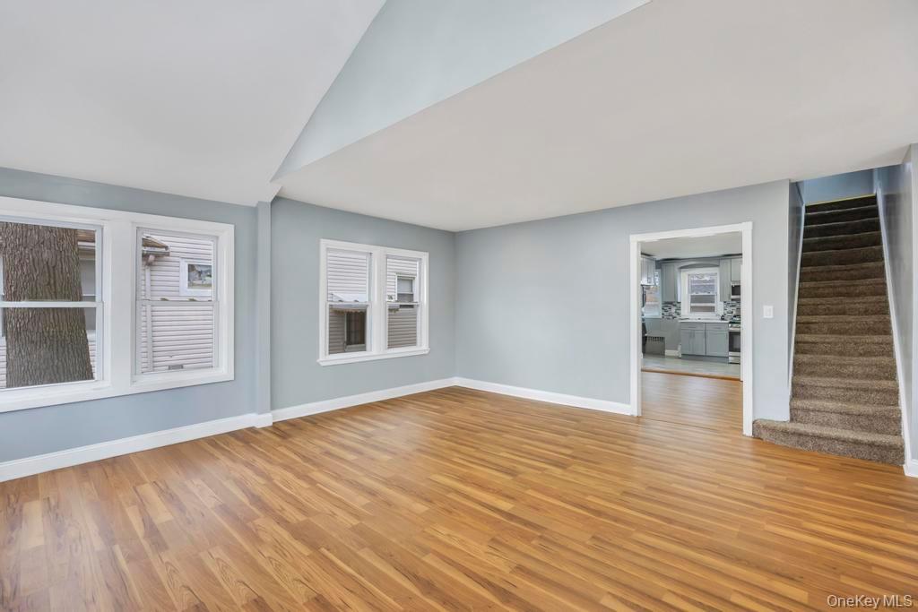 #4 photo, 17 Sapir Street, नासाउ काउंटी Valley Stream , NY 11580