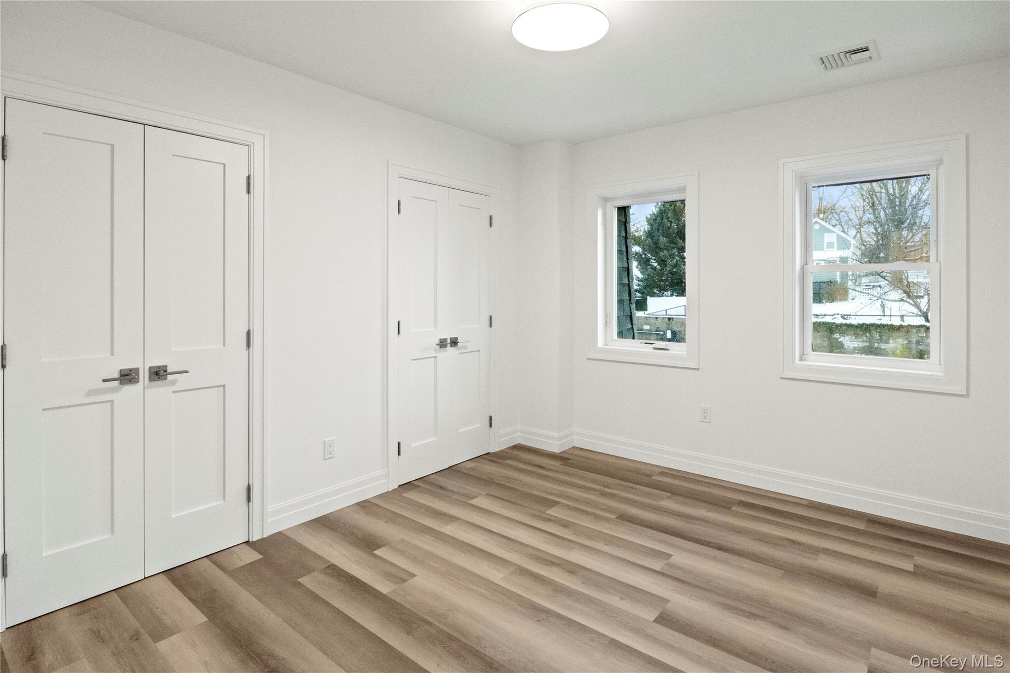 #4 photo, 71 W Main Street, מחוז נסאו Oyster Bay , NY 11771