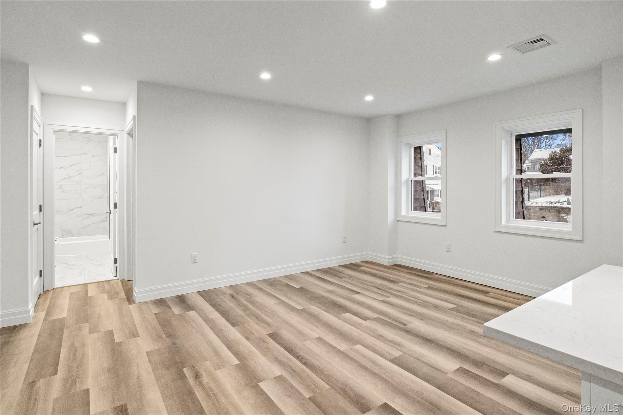 #5 photo, 71 W Main Street, מחוז נסאו Oyster Bay , NY 11771