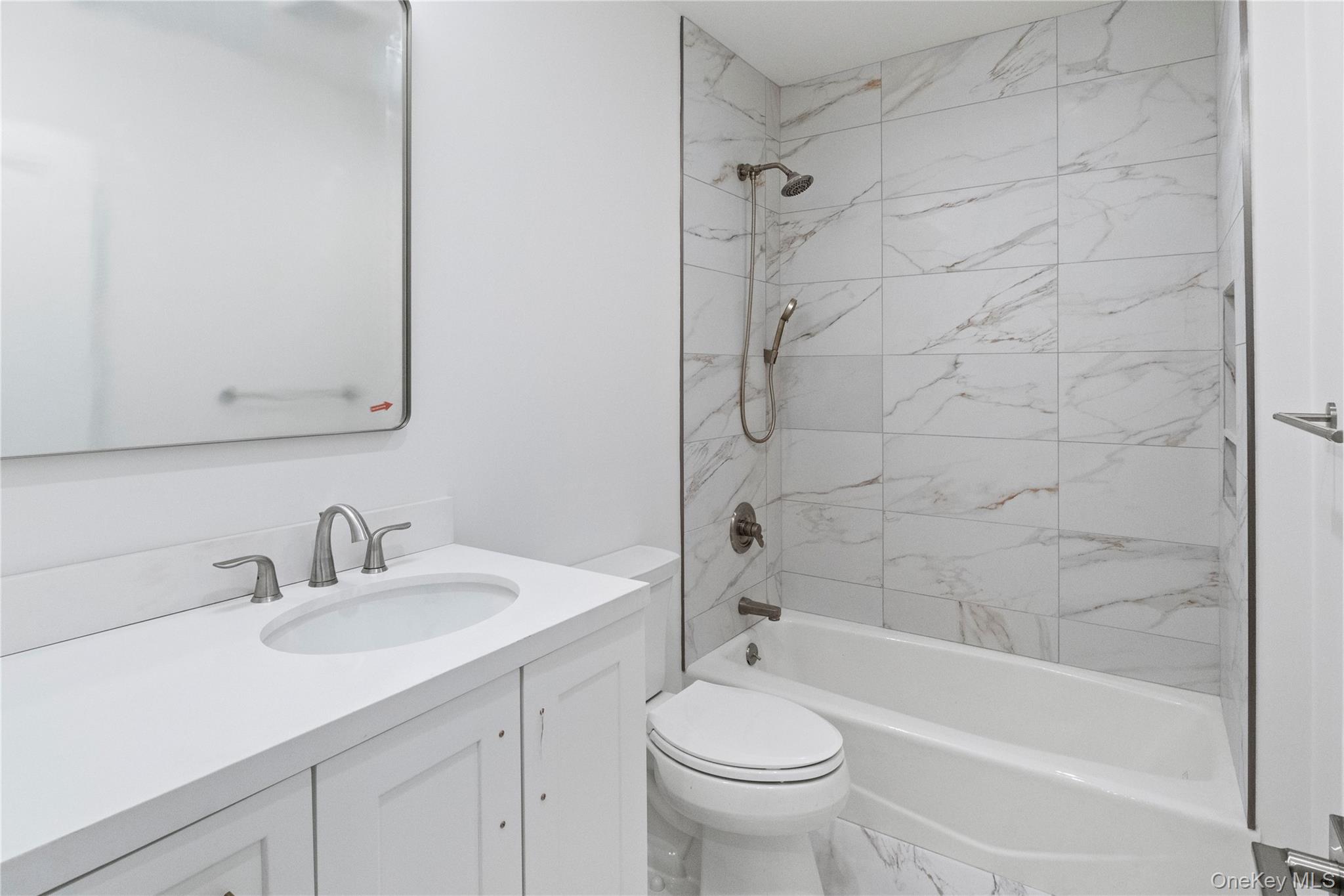 #6 photo, 71 W Main Street, מחוז נסאו Oyster Bay , NY 11771