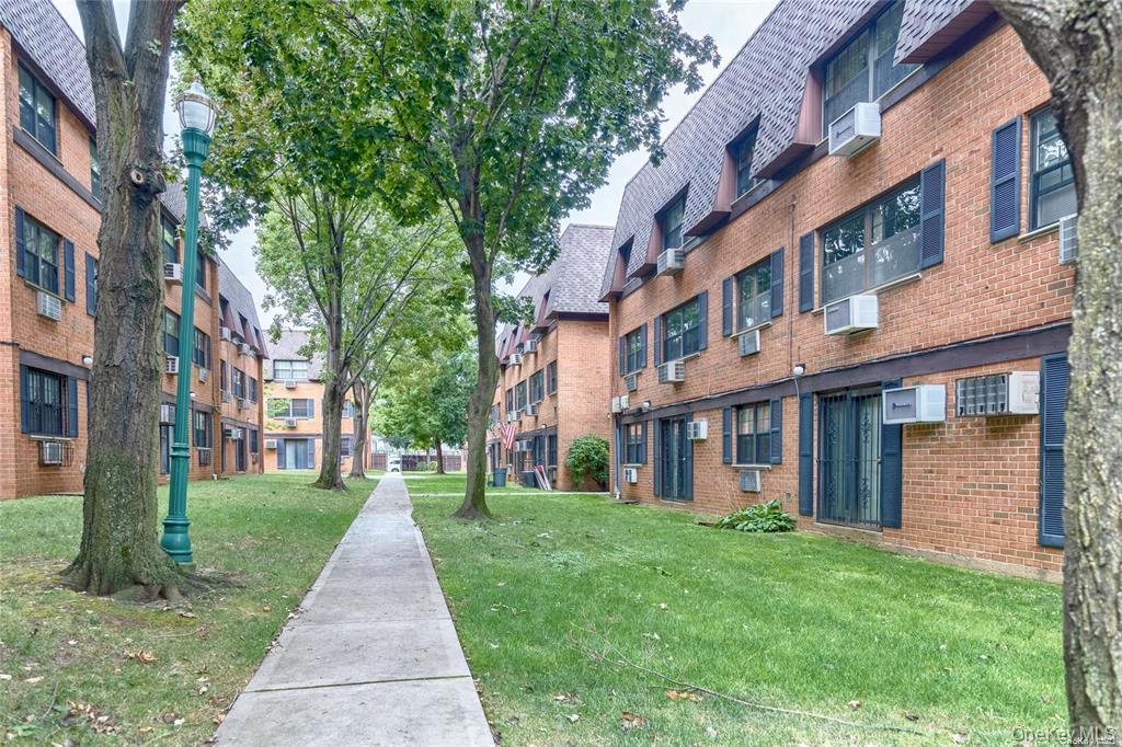 #1 photo, 219-36 64th Avenue, बेसाइड Bayside , NY 11364