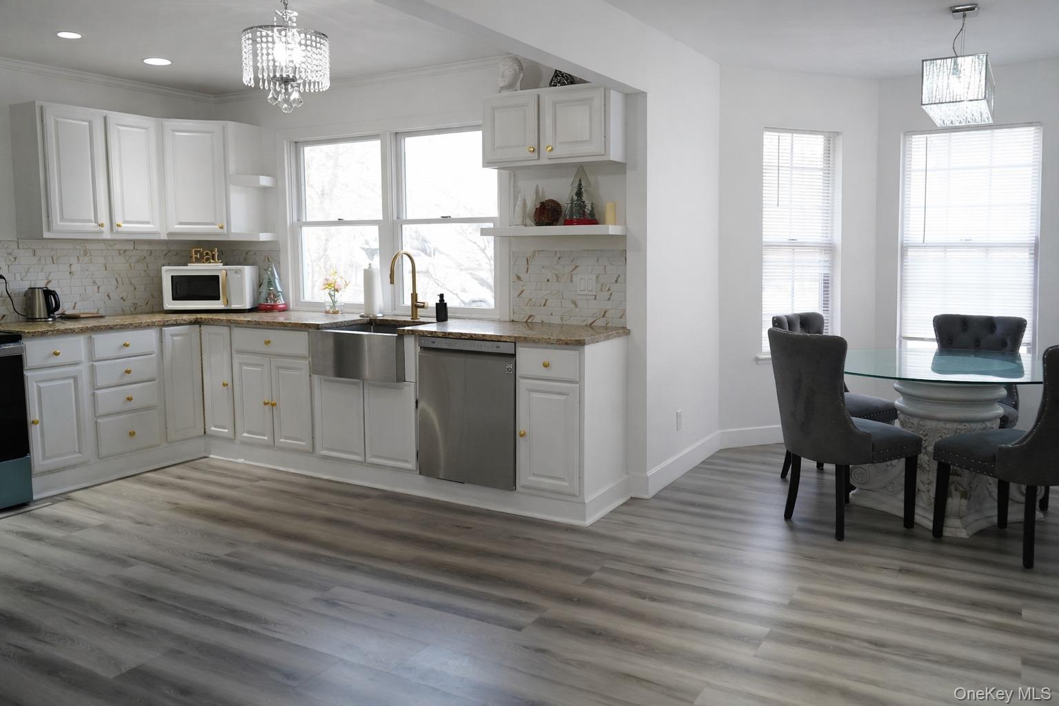 #14 photo, 4 Manor Hills Drive, सफ़ोक काउंटी Manorville , NY 11949