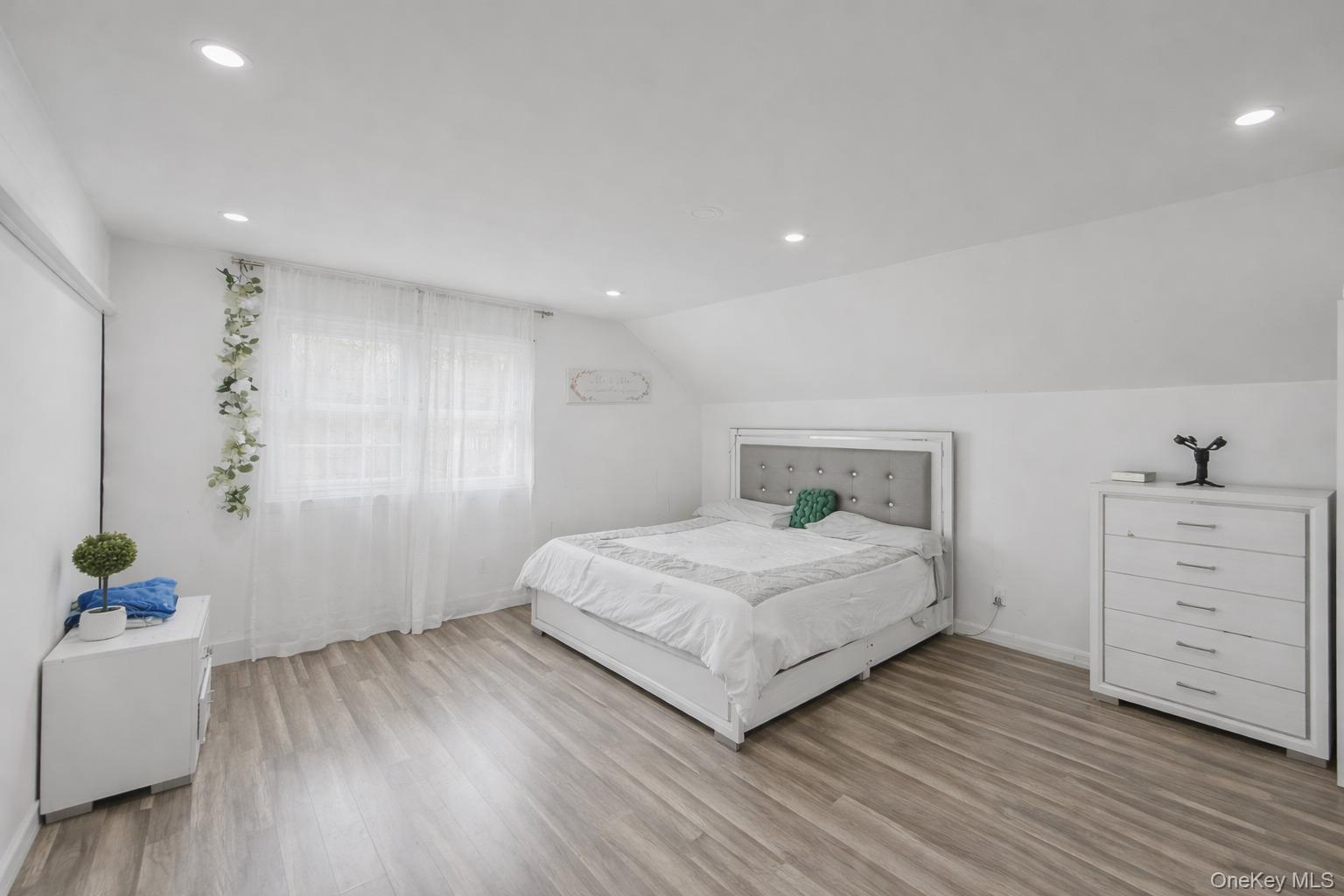 #15 photo, 4 Manor Hills Drive, सफ़ोक काउंटी Manorville , NY 11949