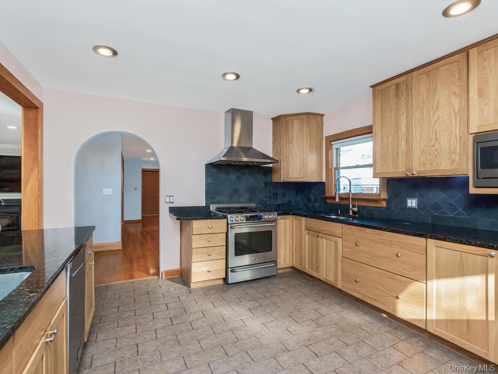 #2 photo, 111 Alta Avenue, Yonkers , NY 10705