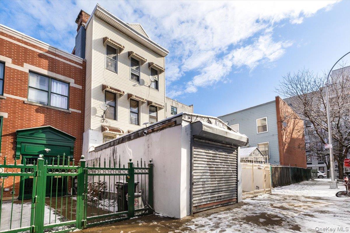 #1 photo, 877 Hornaday Place, برونكس Bronx , NY 10460