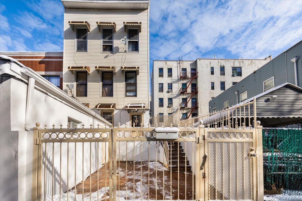 #2 photo, 877 Hornaday Place, برونكس Bronx , NY 10460