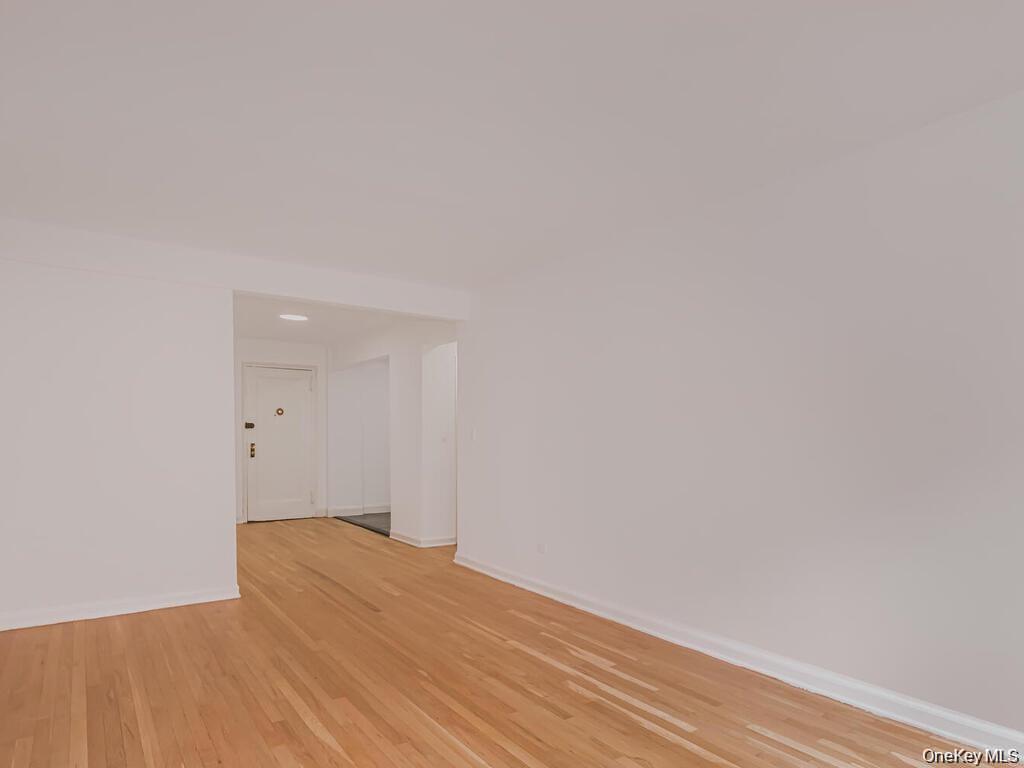 #18 photo, 2104 Holland Avenue, 브롱크스 Bronx , NY 10462