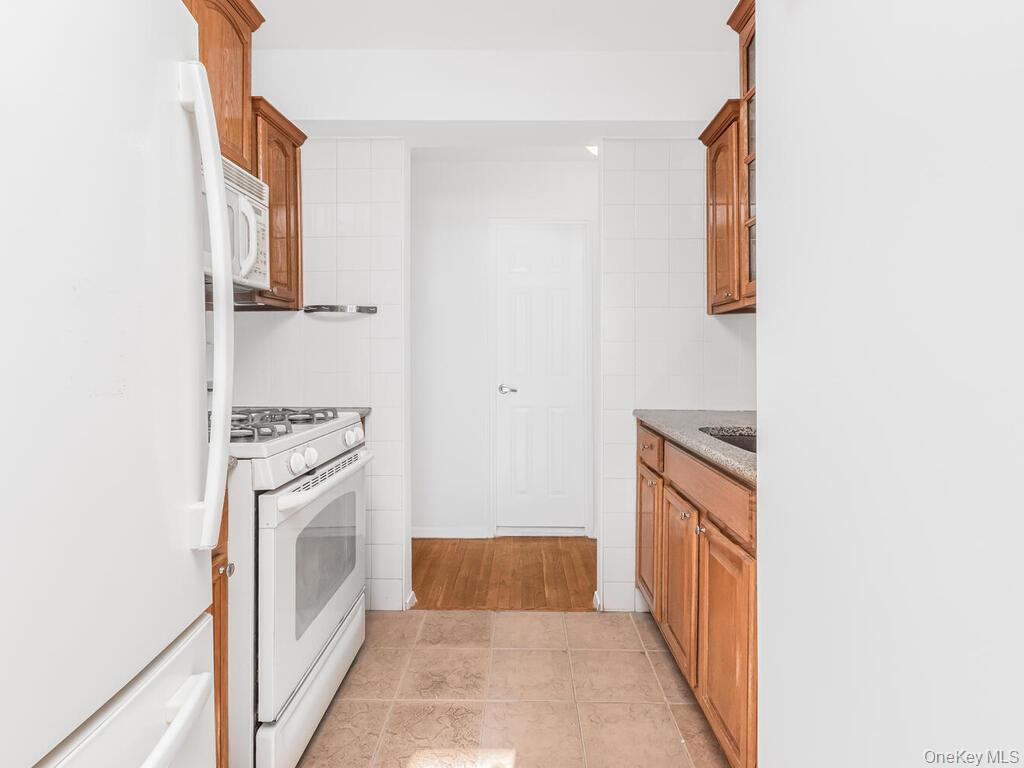 #7 photo, 1110 Stadium Avenue, برونكس Bronx , NY 10465