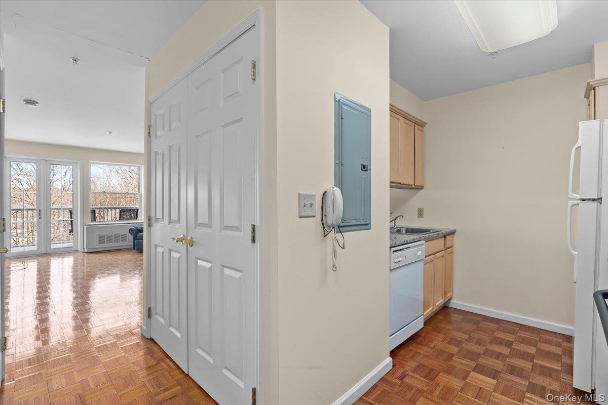 #5 photo, 312 Sutton Drive, Mount Kisco , NY 10549