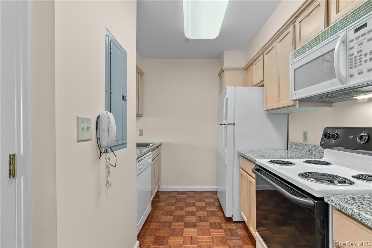 #7 photo, 312 Sutton Drive, Mount Kisco , NY 10549