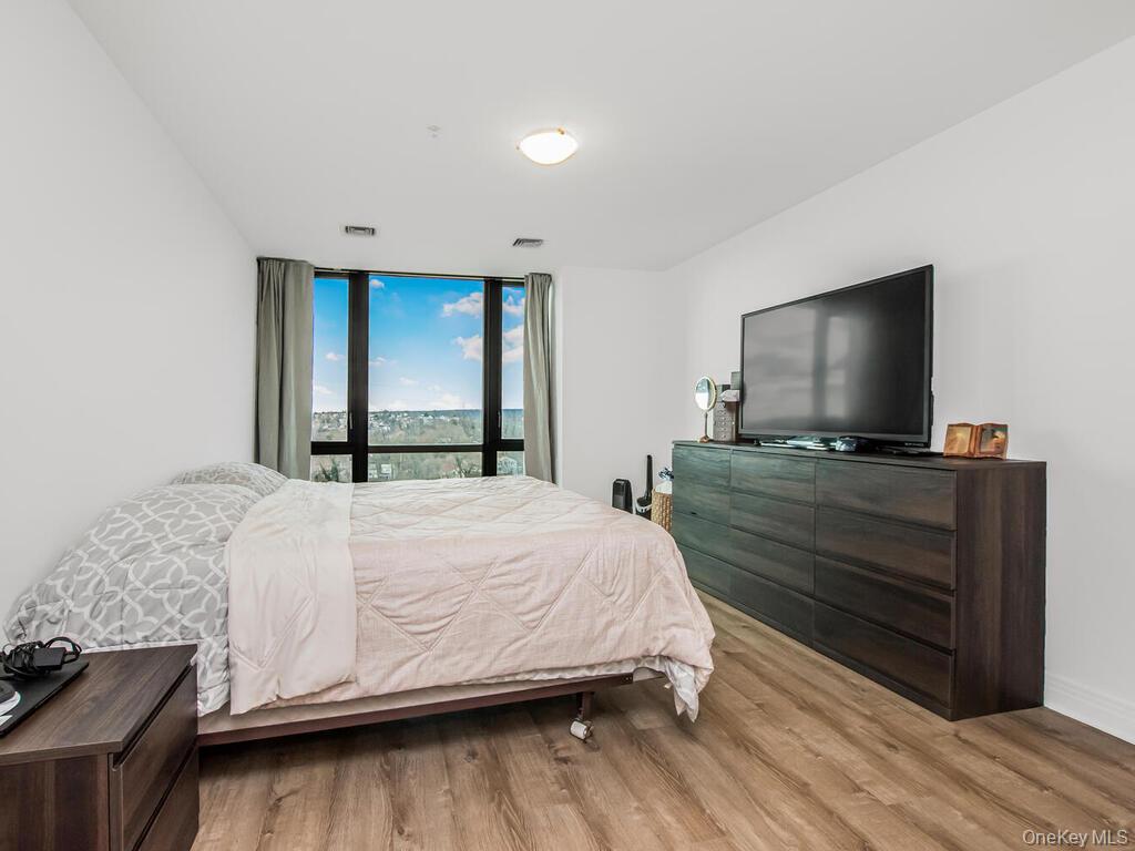 #5 photo, 701 Ridge Hill Boulevard, Yonkers , NY 10710