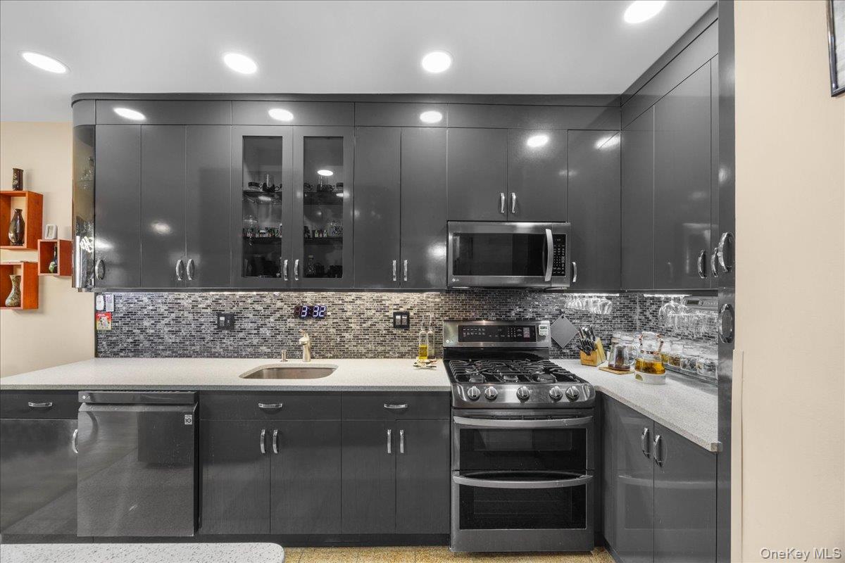 #10 photo, 1015 Old Post Road, Mamaroneck , NY 10543