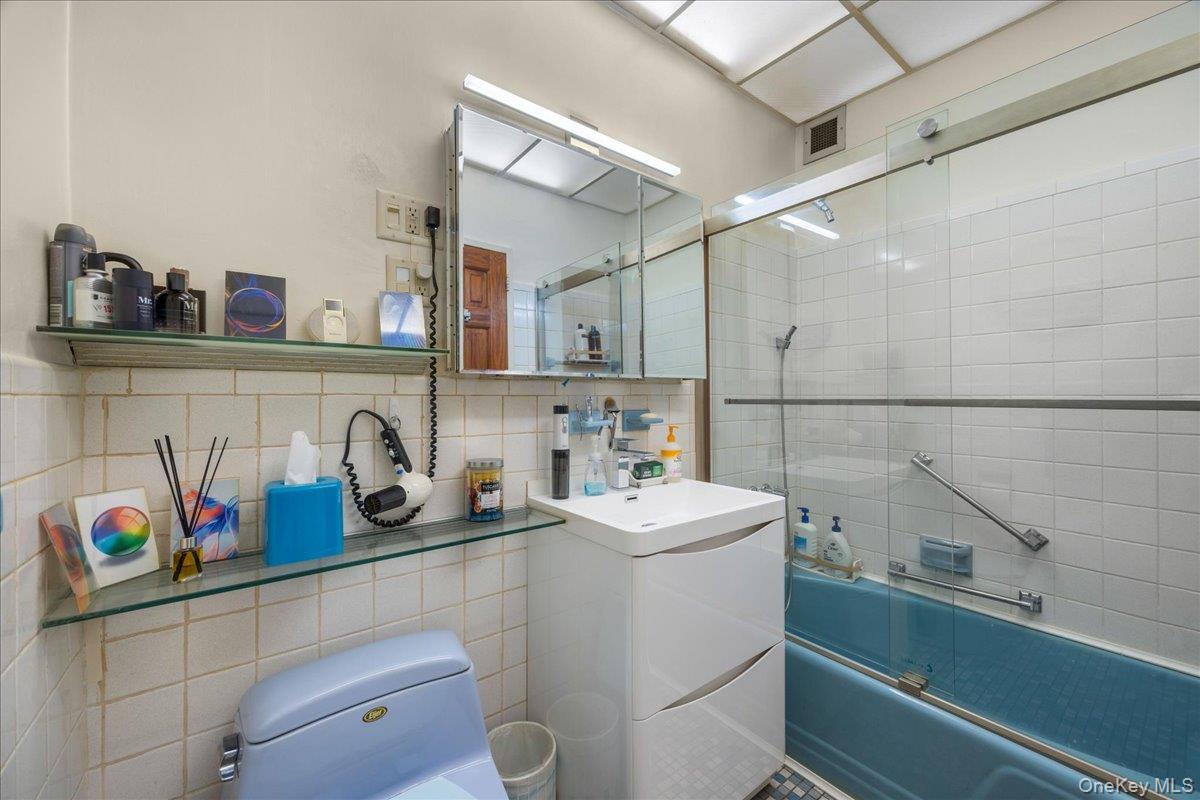 #13 photo, 1015 Old Post Road, Mamaroneck , NY 10543