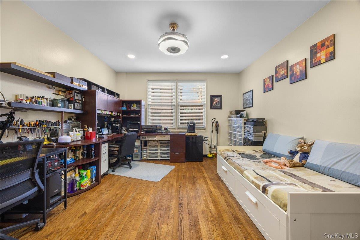 #14 photo, 1015 Old Post Road, Mamaroneck , NY 10543