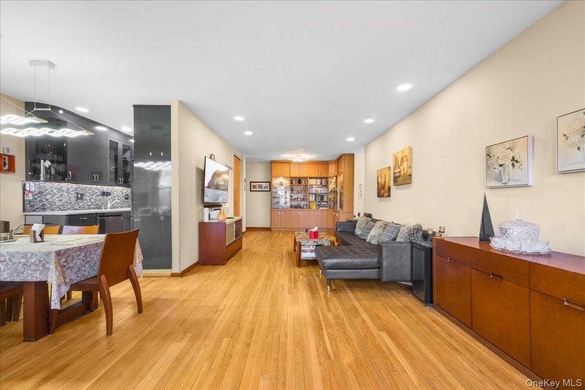 #5 photo, 1015 Old Post Road, Mamaroneck , NY 10543