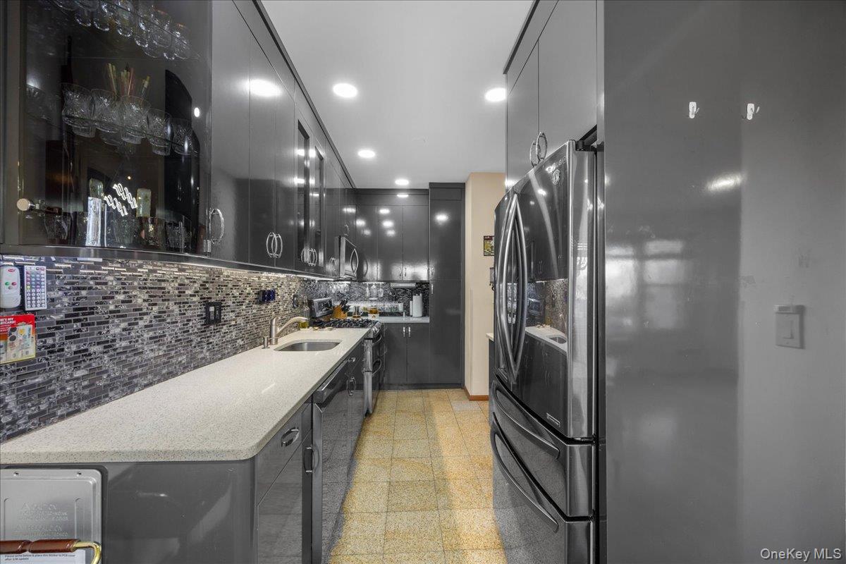 #9 photo, 1015 Old Post Road, Mamaroneck , NY 10543