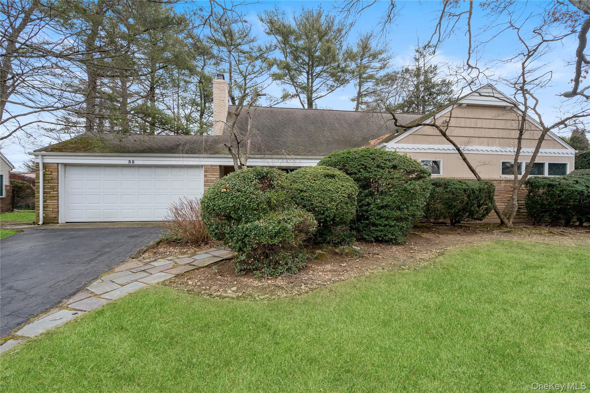 #2 photo, 32 Arbor Road, Нассау ‖ East Hills , NY 11577