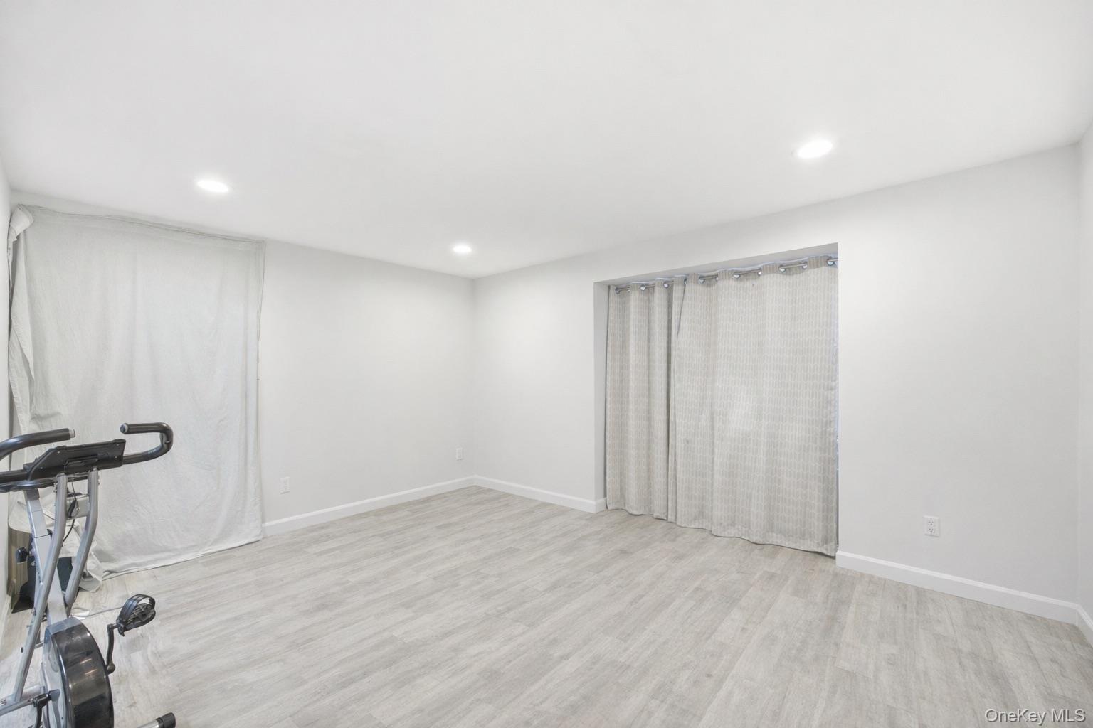 #16 photo, 22 Midland Avenue, Саффолк ‖ Port Jefferson , NY 11777