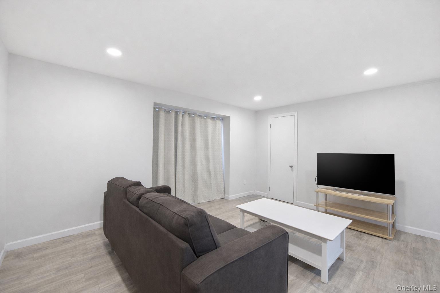 #17 photo, 22 Midland Avenue, Саффолк ‖ Port Jefferson , NY 11777