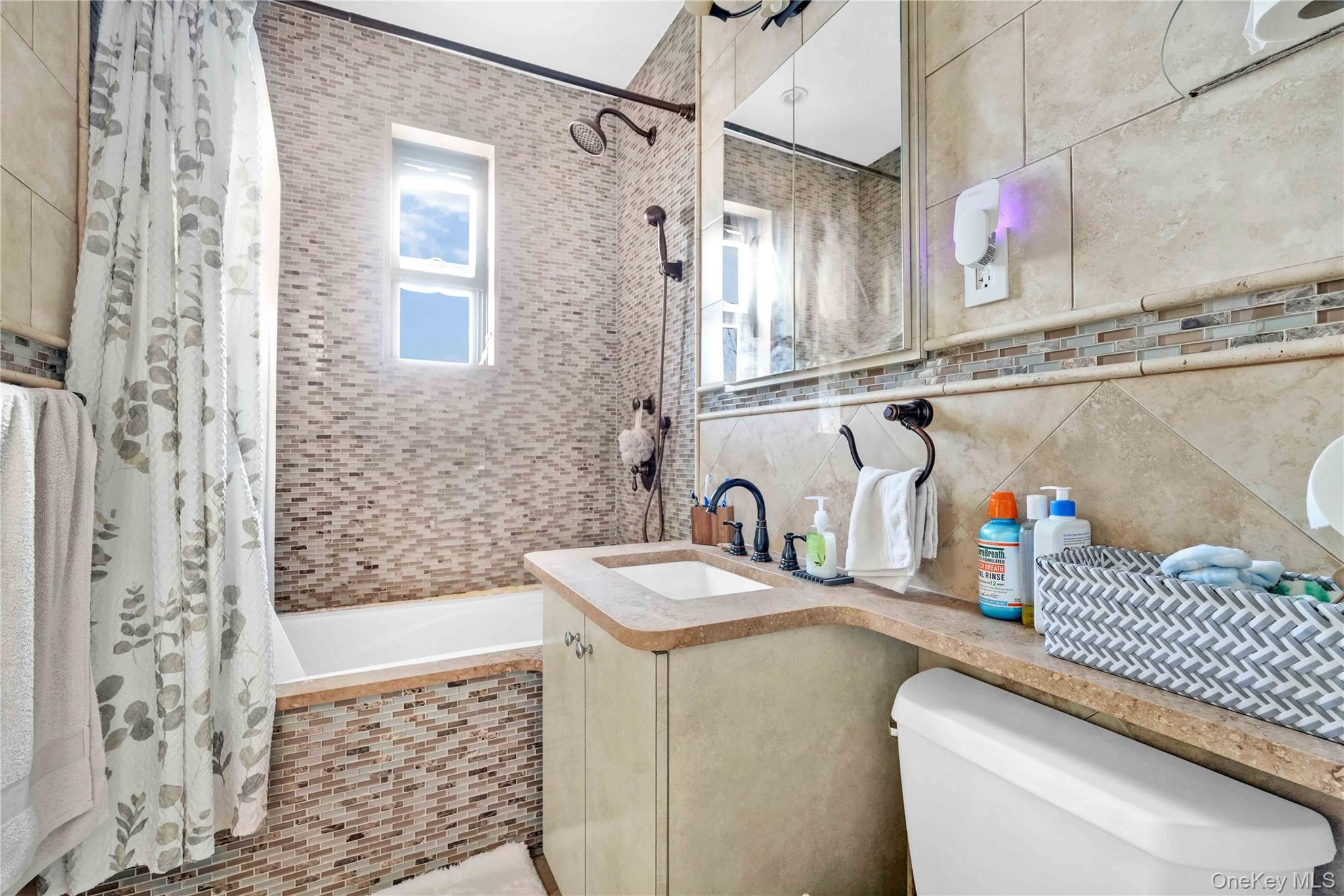 #12 photo, 2235 75th Street, Куинс ‖ East Elmhurst , NY 11370