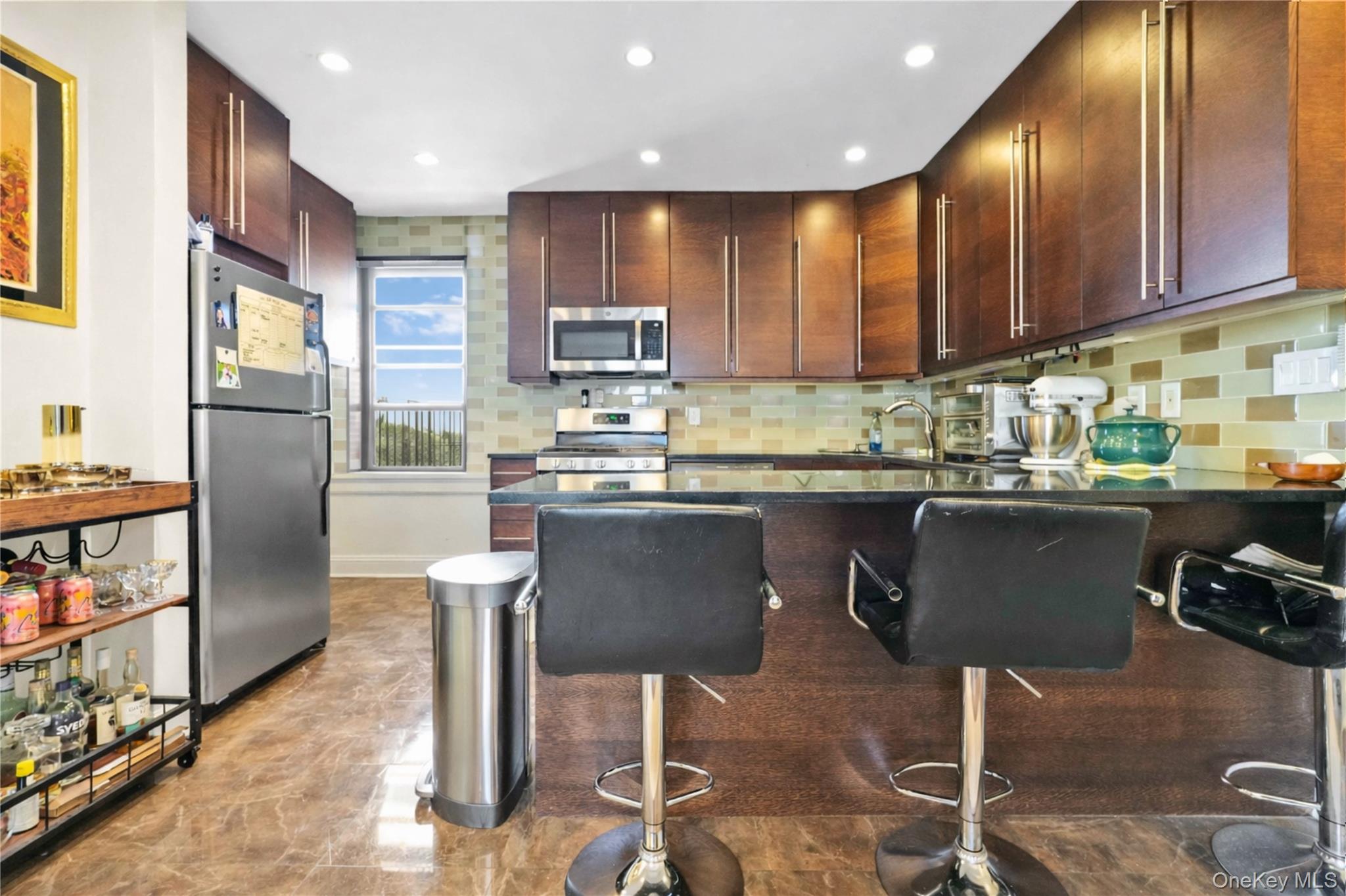 #3 photo, 2235 75th Street, Куинс ‖ East Elmhurst , NY 11370