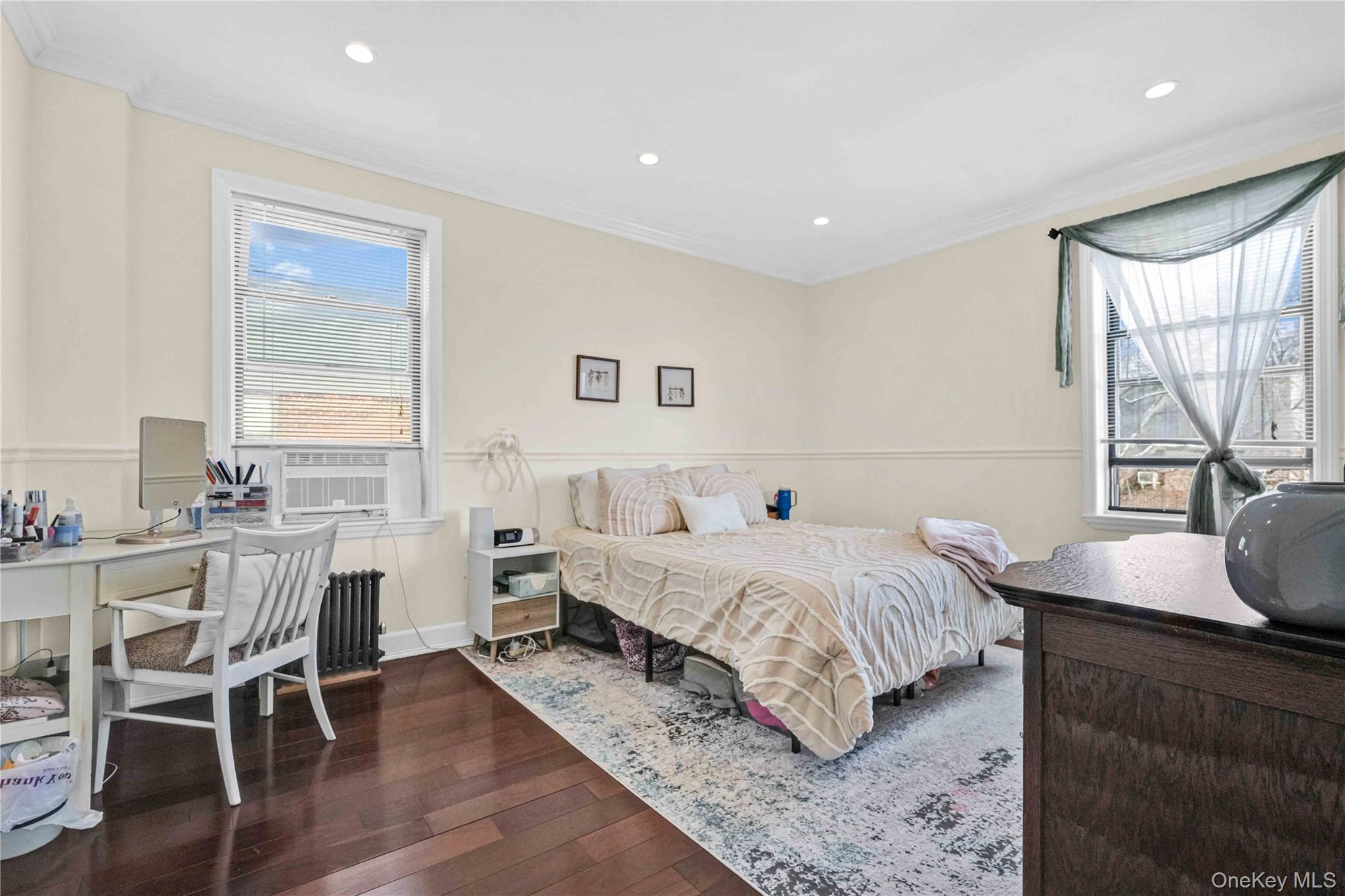 #9 photo, 2235 75th Street, Куинс ‖ East Elmhurst , NY 11370