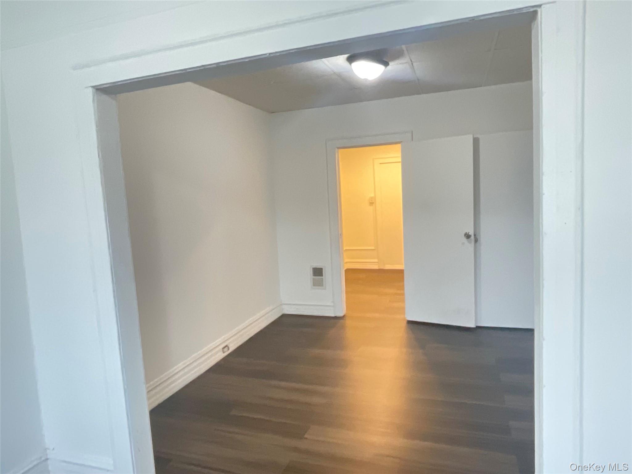 #2 photo, 5906 59th Drive, Куинс ‖ Maspeth , NY 11378