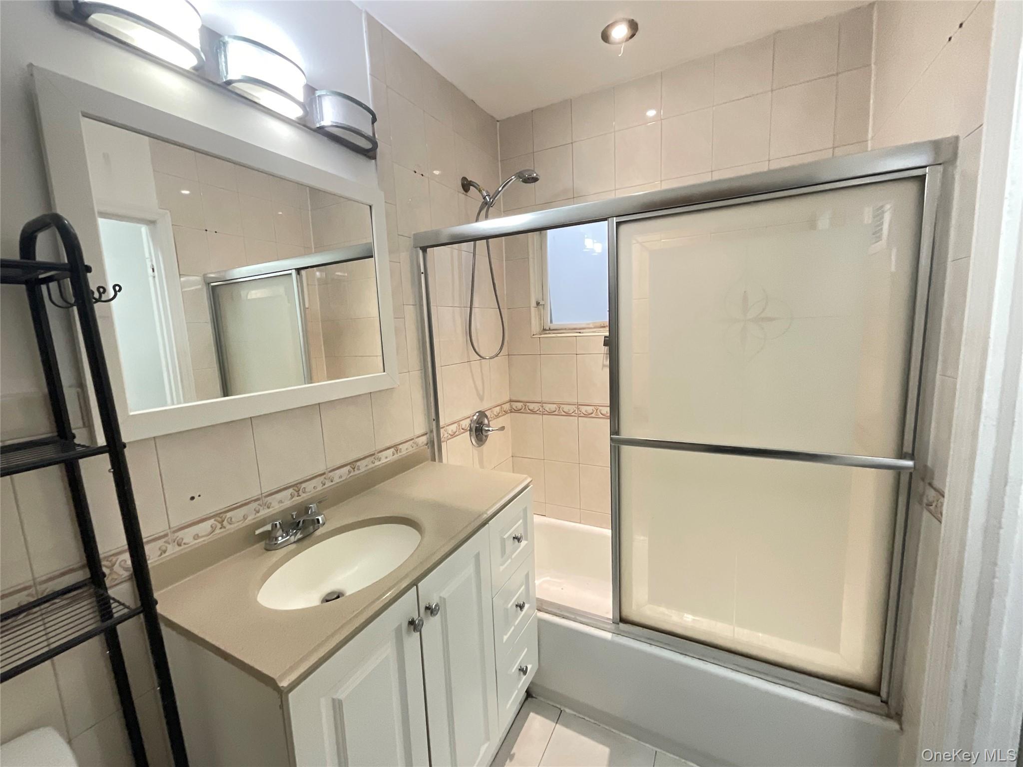 #9 photo, 5906 59th Drive, Куинс ‖ Maspeth , NY 11378