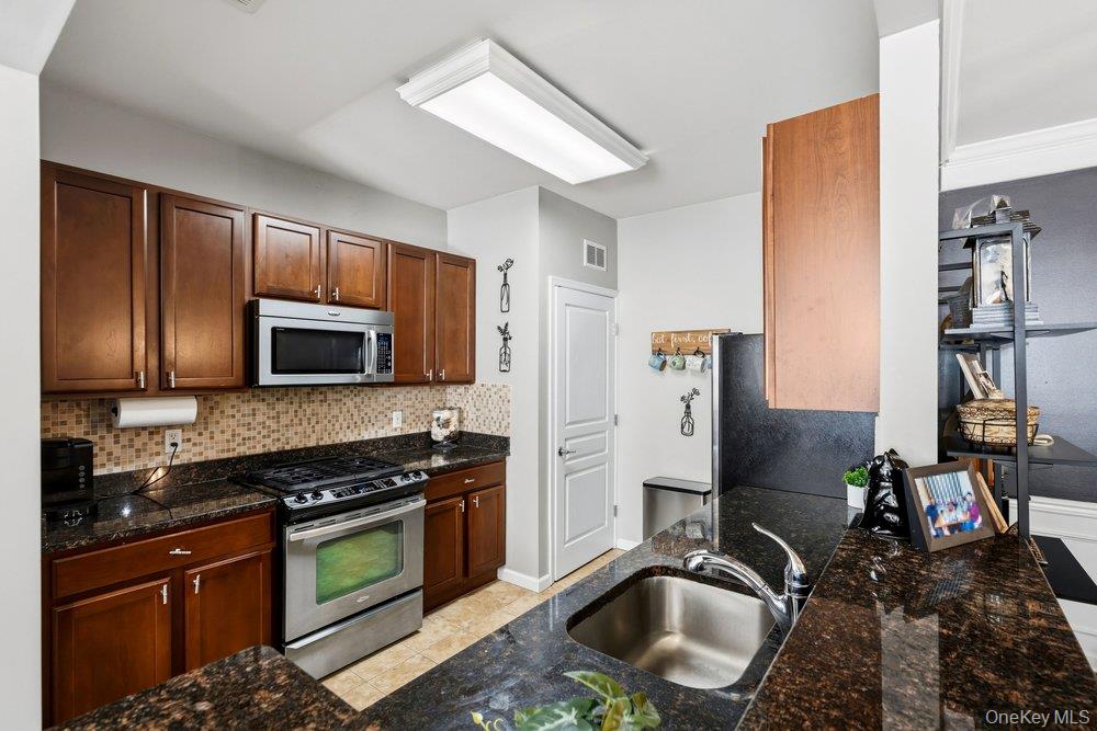 #4 photo, 1438 Kirkland Court, सफ़ोक काउंटी Central Islip , NY 11722